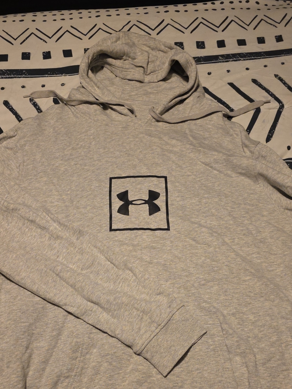 Under Armour Men’s Heather Light Gray Pullover Hoodie with Black Logo